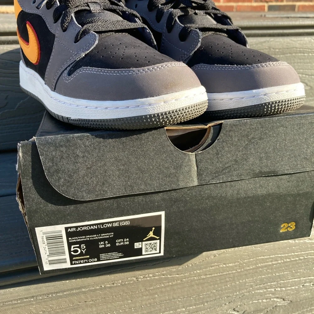 Jordan 1s - Picture 3 of 12